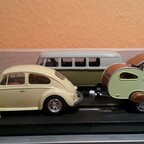 VW Käfer mit Wohnwagen